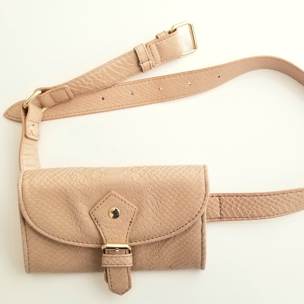 BCBGeneration beige belt wallet / fanny pack